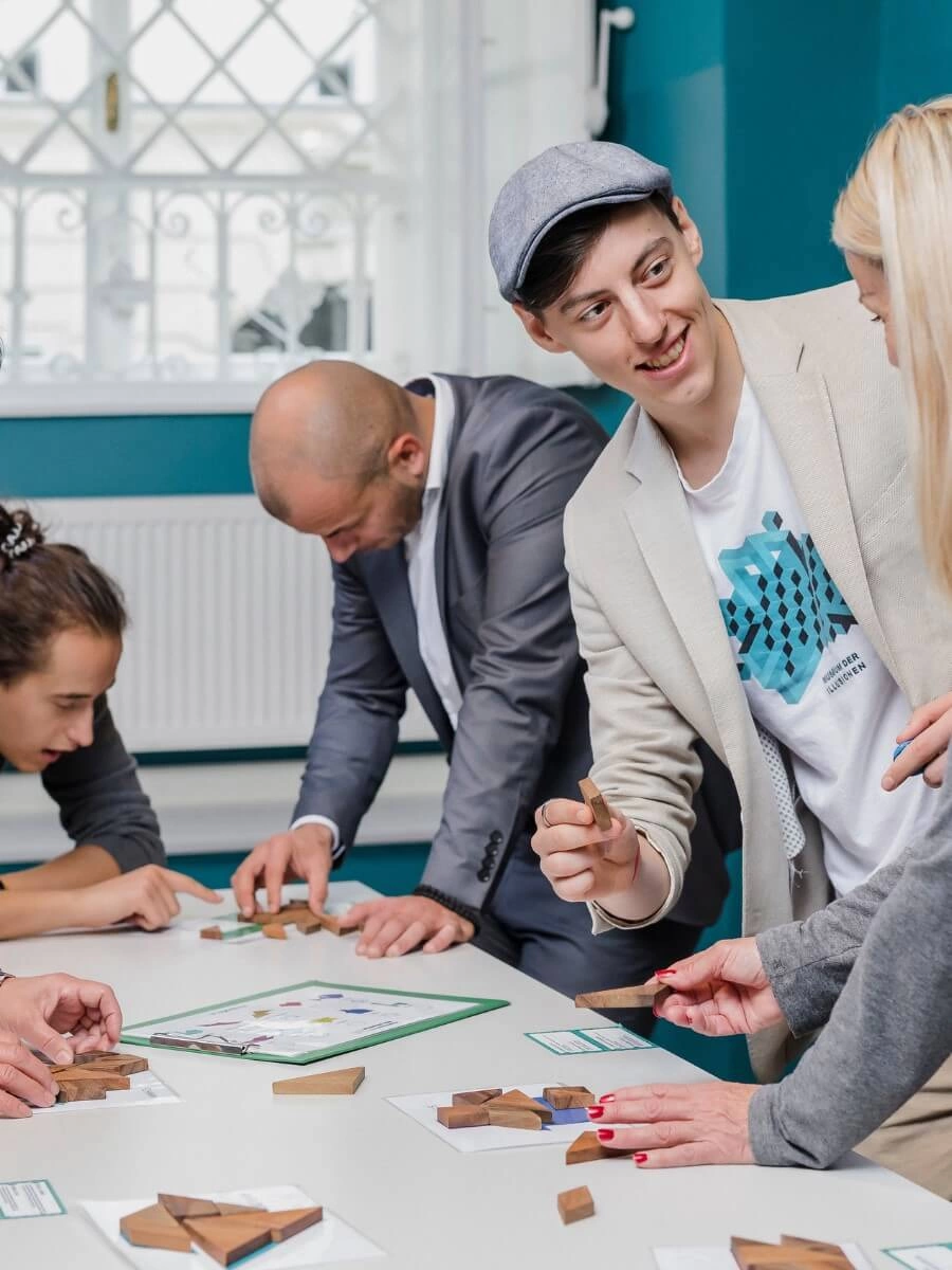 firmengruppen group visit event gallery1 moi vienna 900×1200 (1)