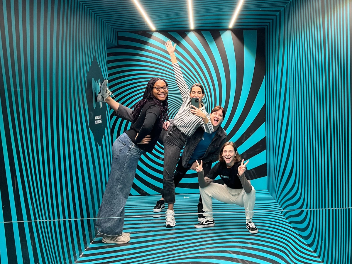 Teambuilding in Wien mal anders: Mit dem Team ins Illusionen Museum! 🎩✨